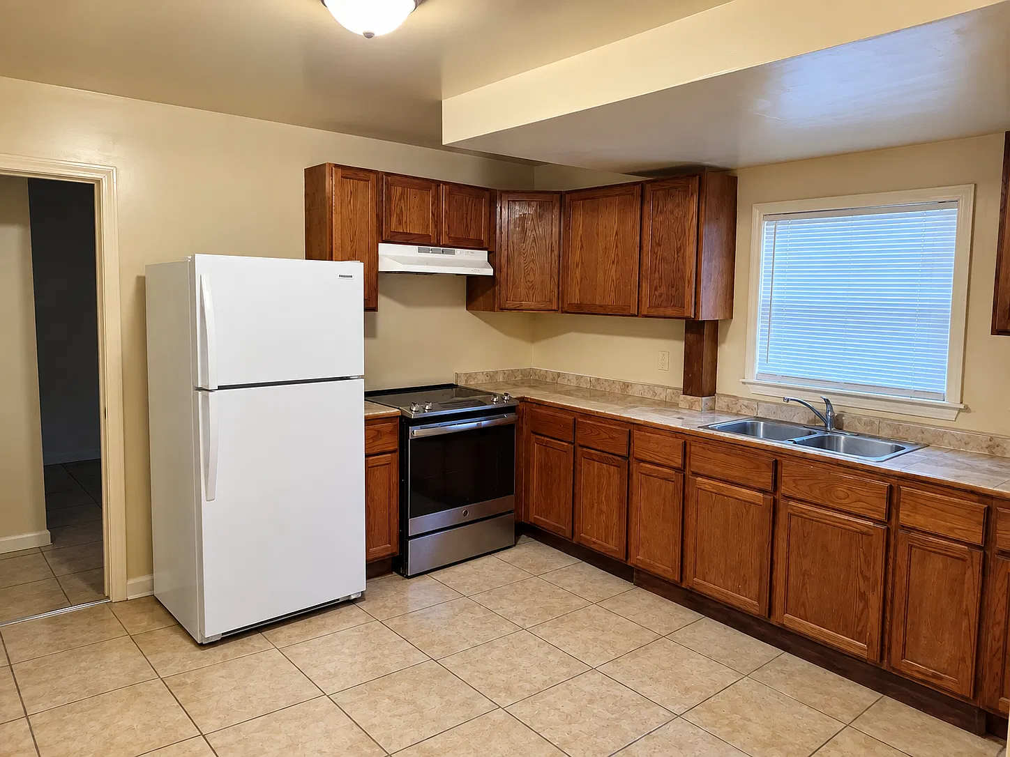 3 bed, $1,900 — Photo 4
