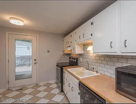 4 bed, 2276 sqft, $2,100 — Photo 2