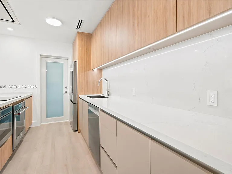 260 Sunrise Dr #E — Photo 7
