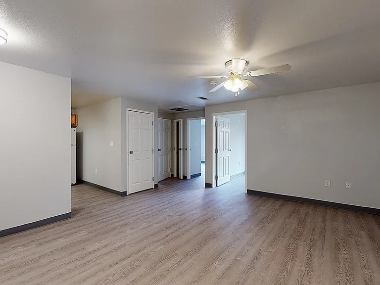 901 W 10th Ave — Photo 24