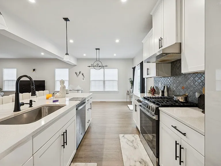 243 Chastain Dr — Photo 18