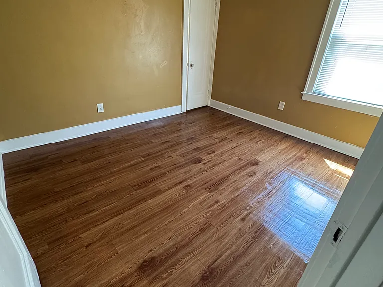 2450 Kendall Ave — Photo 8