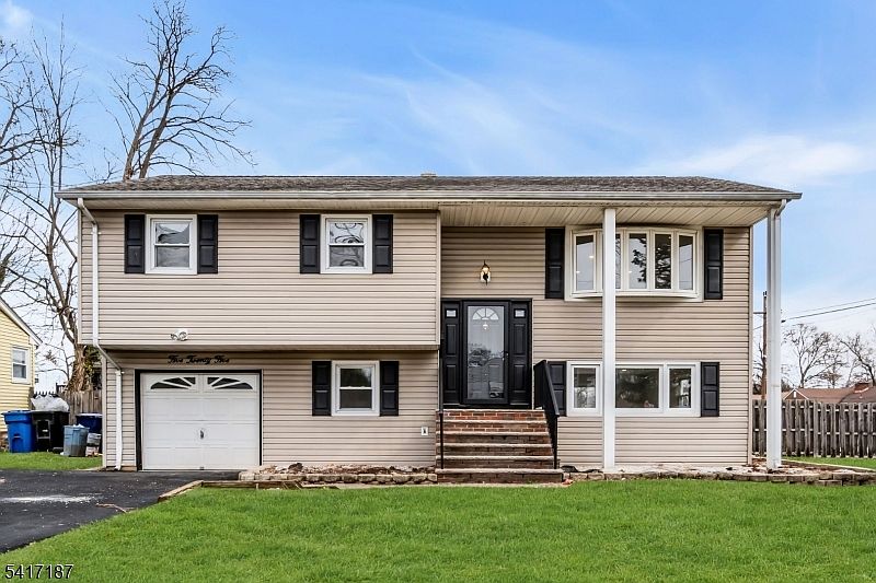 1st image of 525 Trinity St