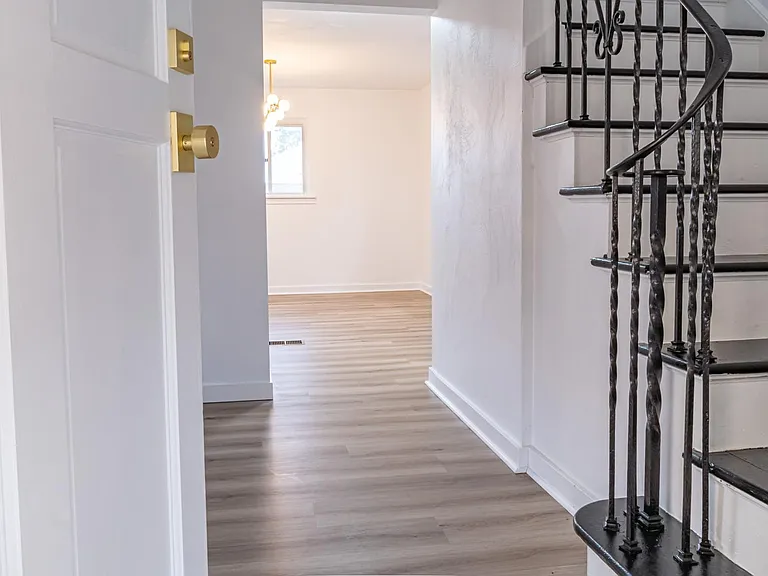 448 Eureka St — Photo 10