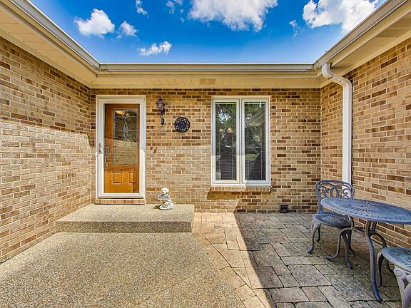 5th image of 21070 W Columbia Ct