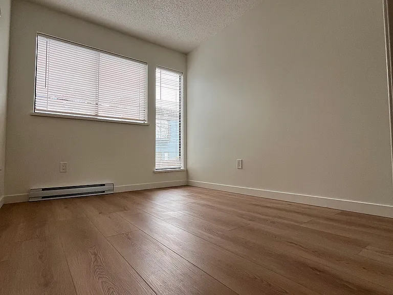 2225 Triumph St #416 — Photo 4