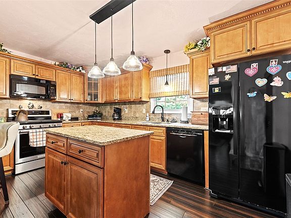 4th image of 138 Butternut St