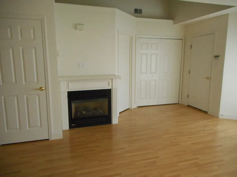527 Oak Hill Ln — Photo 6