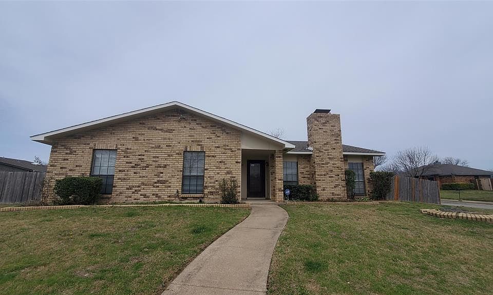 1st image of 939 Live Oak Dr