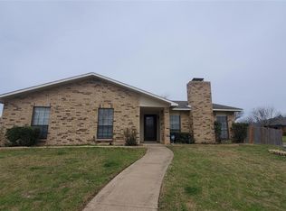 939 Live Oak Dr, Desoto, TX 75115