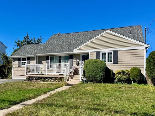 435 15th Street, West Babylon, NY 11704