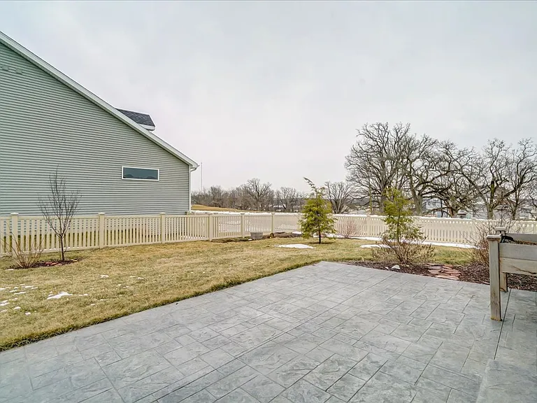 601 Tawny Elm Pkwy — Photo 27