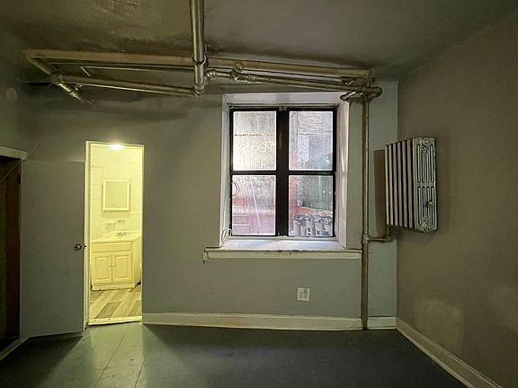 4th image of 160 Vermilyea Ave APT St