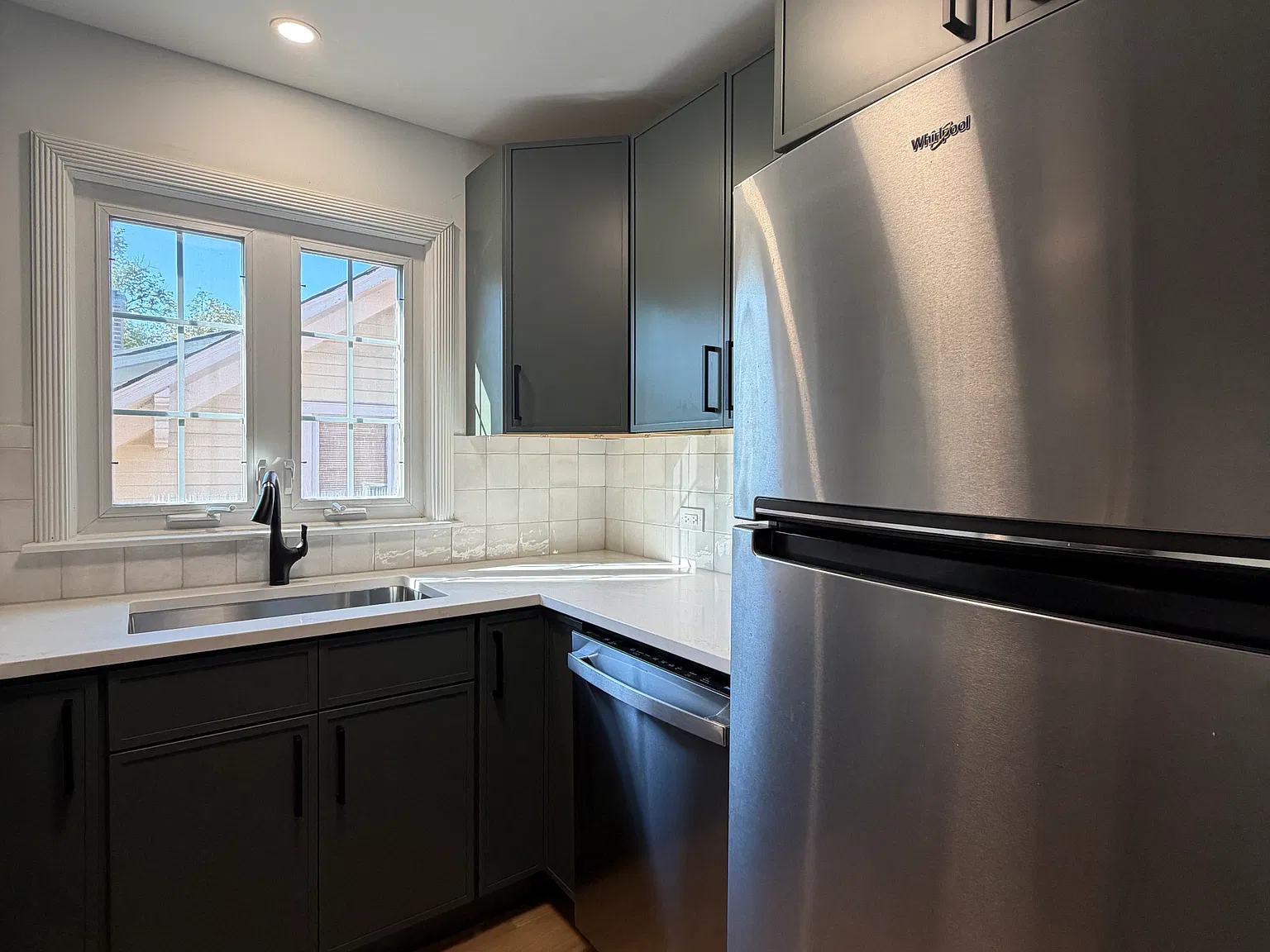 2 bed, 1200 sqft, $2,850 — Photo 2