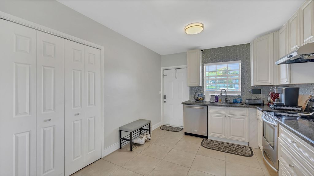298 SE 6th Avenue #2, photo 6