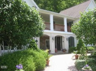 4 Springside Ln, Sherman, CT 06784