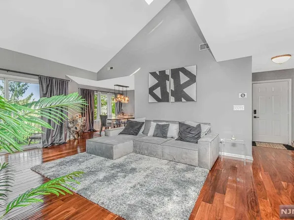 1 Parkside Ter APT 2C, Little Falls, NJ 07424