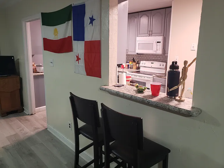 807 Evelyn Ct — Photo 8