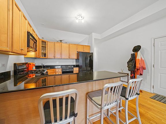 3rd image of 1702 W Chicago Ave #A