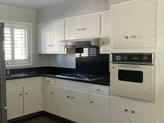 2nd image of 4244 Canterbury Dr