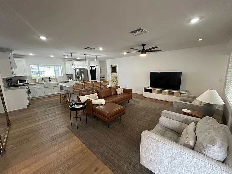 4016 E Avalon Dr — Photo 8