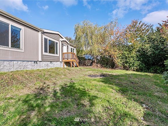 This lot gets great light and has privacy too.