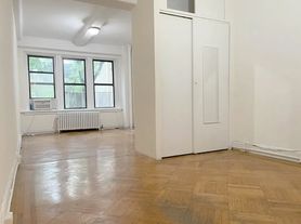 42 W 72nd St, New York, NY