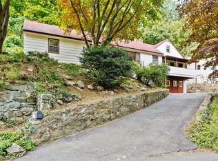 340 Sarles Ln, Pleasantville, NY 10570