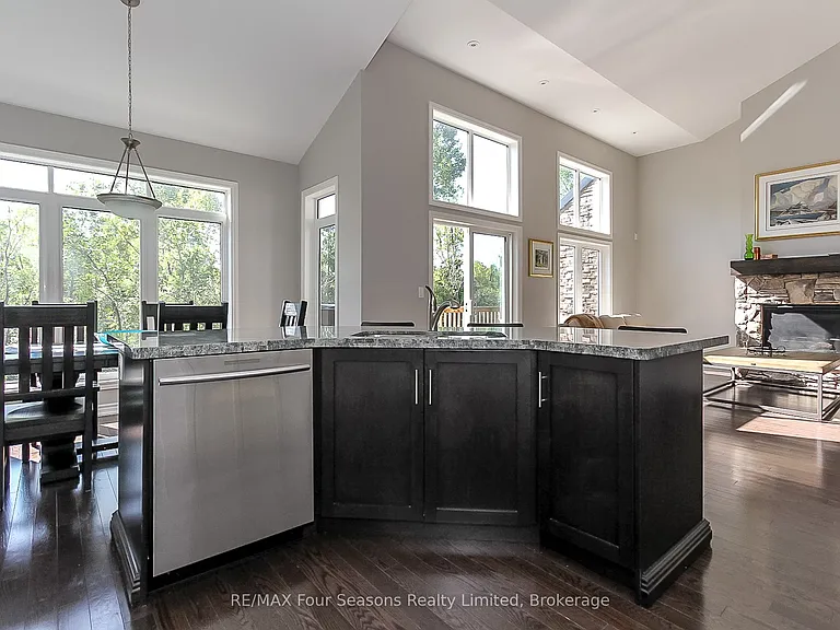 12 Robbie Way — Photo 35
