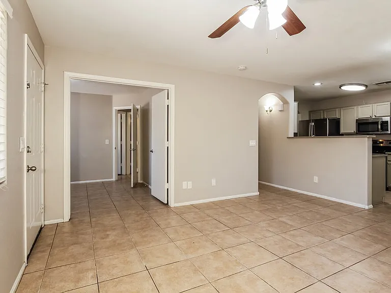 12508 W Windsor Blvd — Photo 4