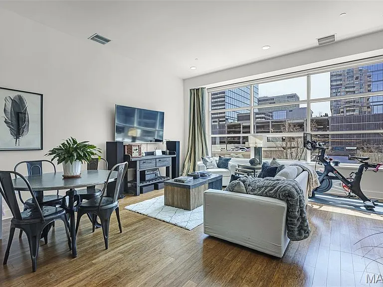 8025 Maryland Ave #2H — Photo 5