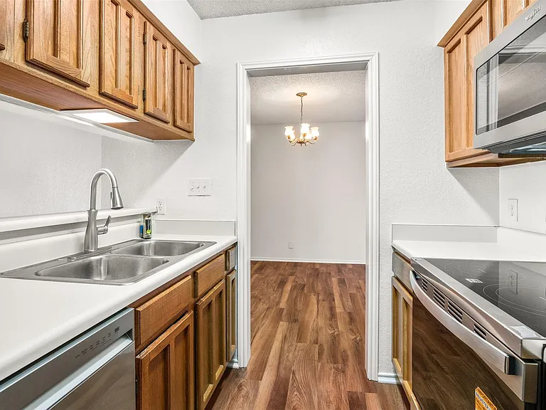 1202 Thorpe Ln #612 — Photo 9