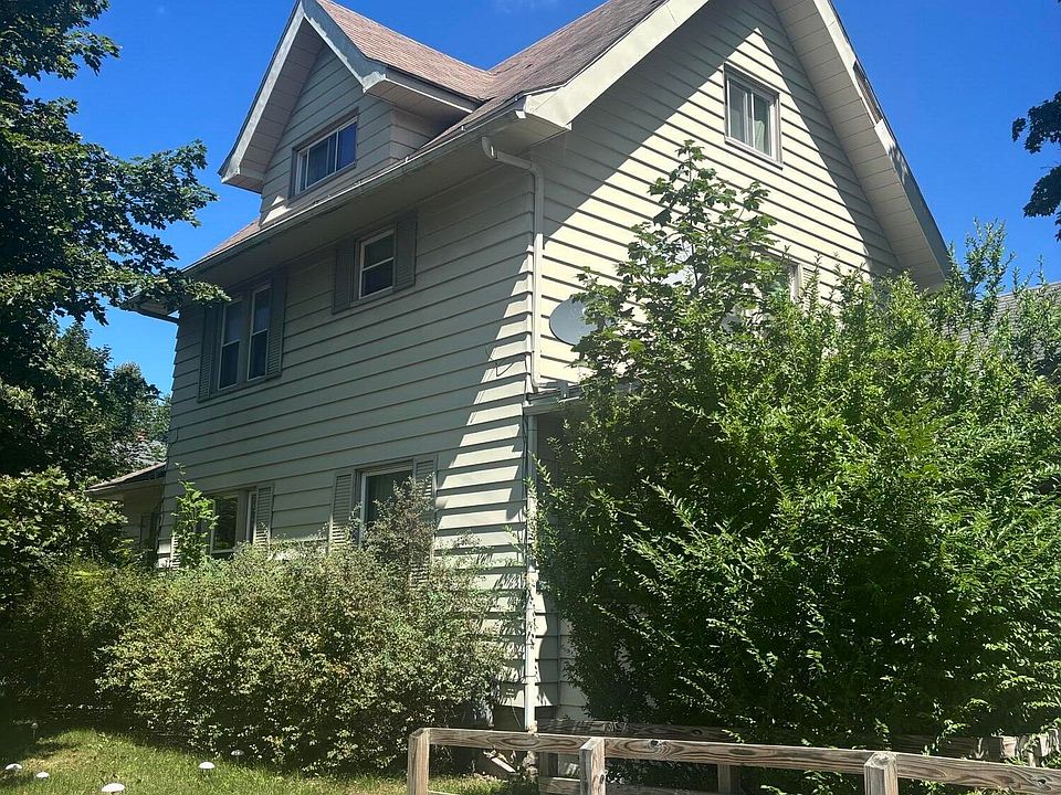 2nd image of 301 Perry St