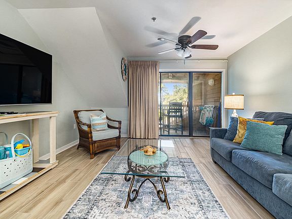 4th image of 180 Rothbury Circle #302
