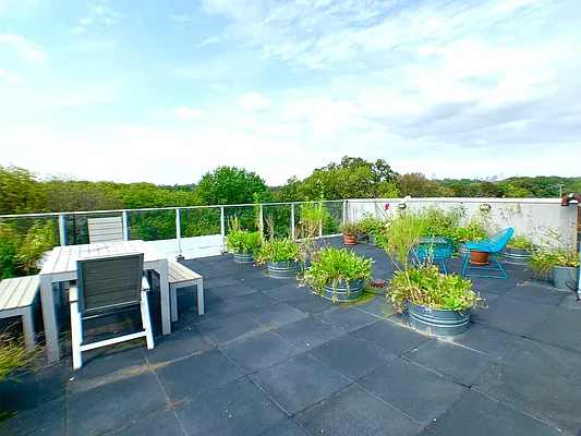 Rented by R New York | media 1