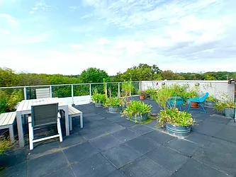 Rented by R New York