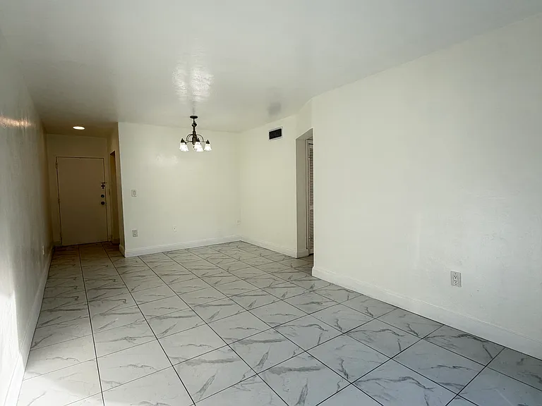 1860 SW 22nd St #8 — Photo 9