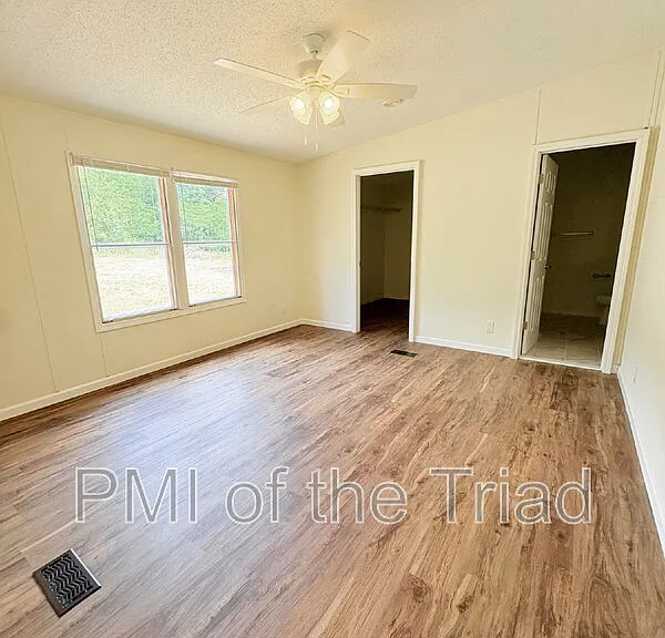 589 Alvis Ln — Photo 11