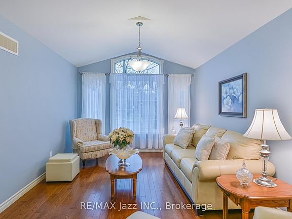 5th image of 33 Ashwood Cres