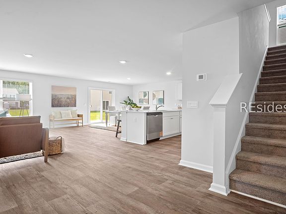 4th image of 74 Bottom Board Ct