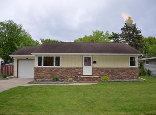 2017 9th St N, Fargo, ND 58102