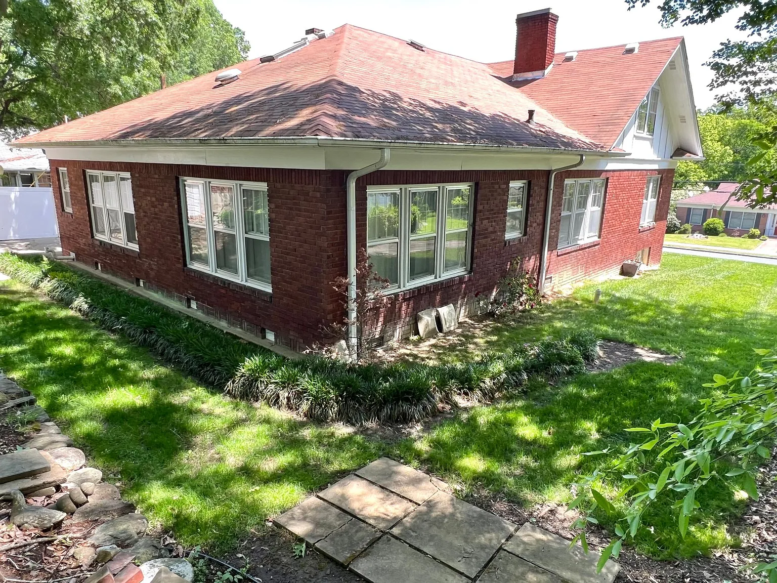 6 bed, 3153 sqft, $2,400 — Photo 4