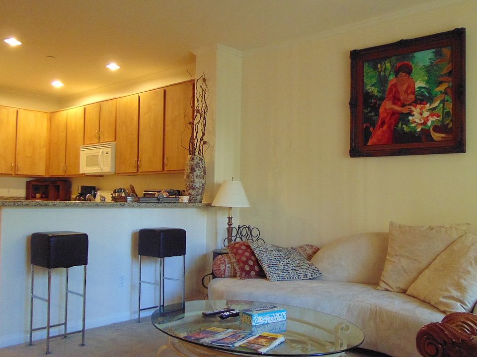 Bar/ Living room