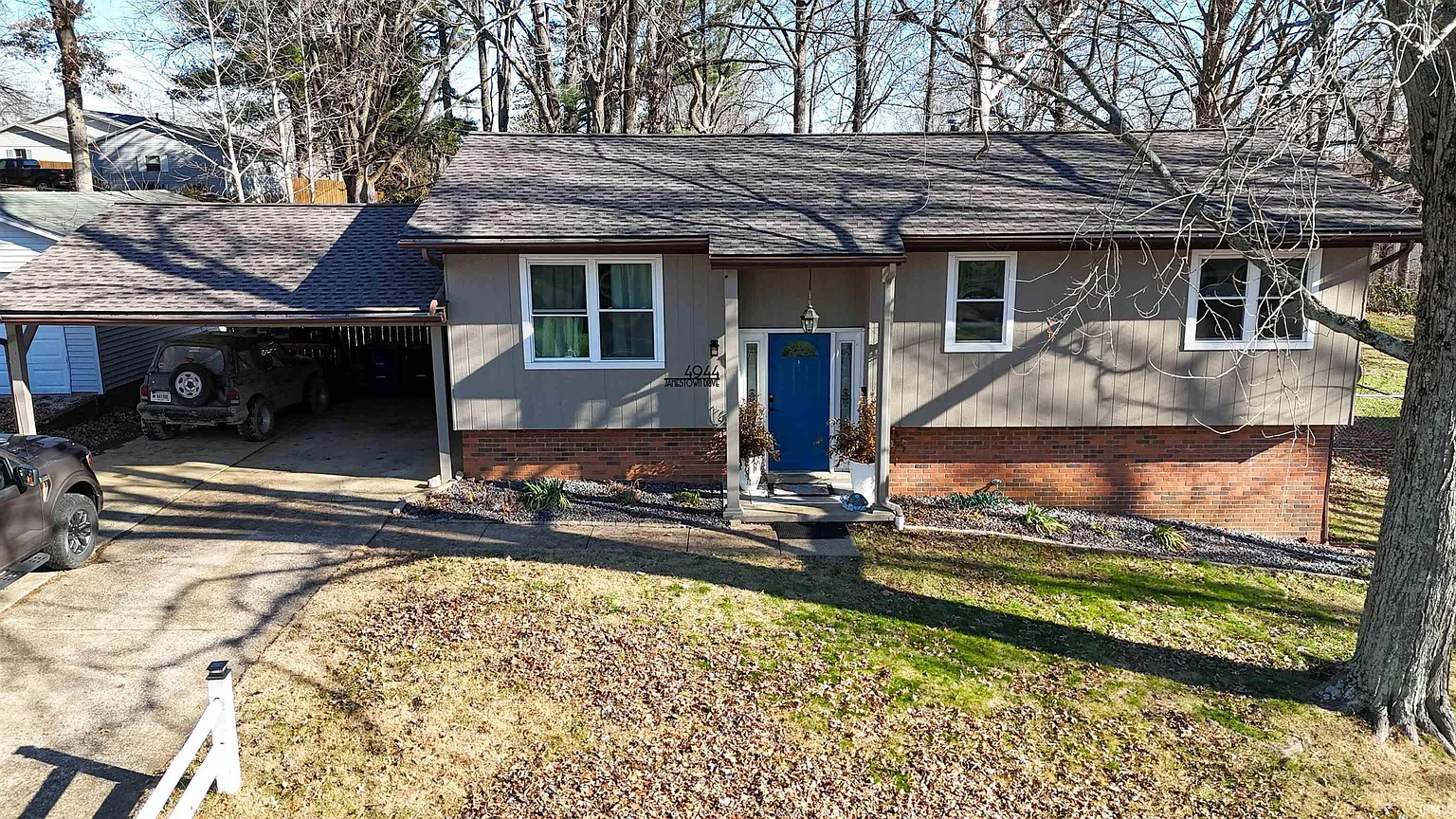 4944 Jamestown Dr photo 1