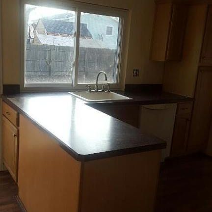 4th image of 1093 Bell St