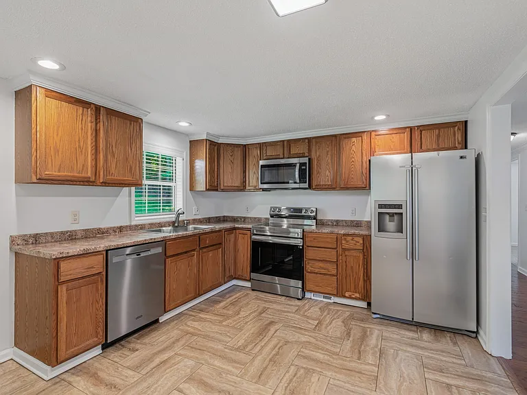 1229 Everett Rd — Photo 14