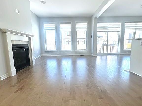 3rd image of 863 Snowdrop Cres