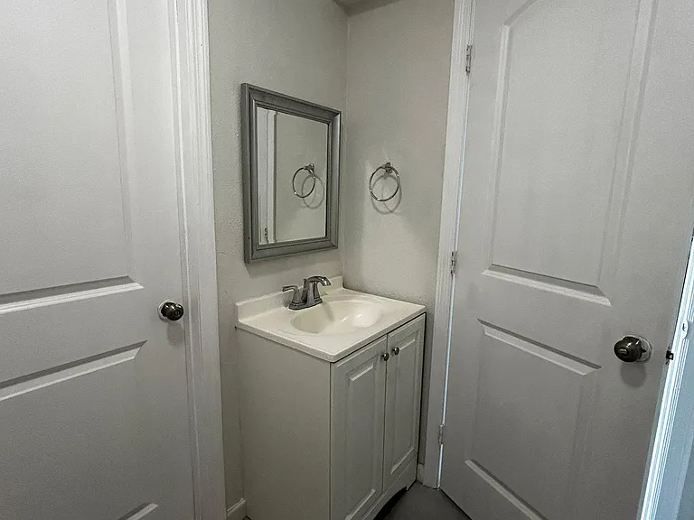 818 E Flag Ln — Photo 15