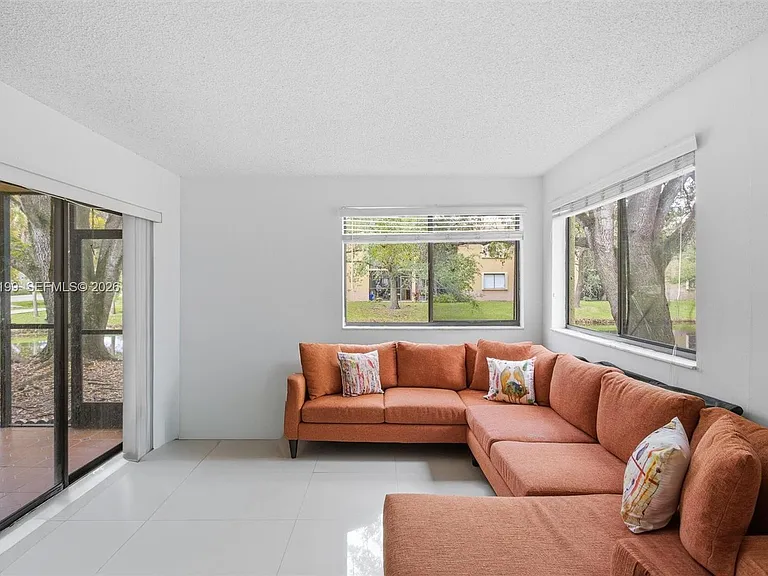 183 Lakeview Dr #102 — Photo 8