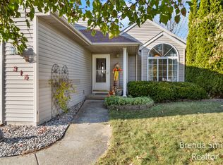315 Prairie Run Dr, Cedar Springs, MI 49319